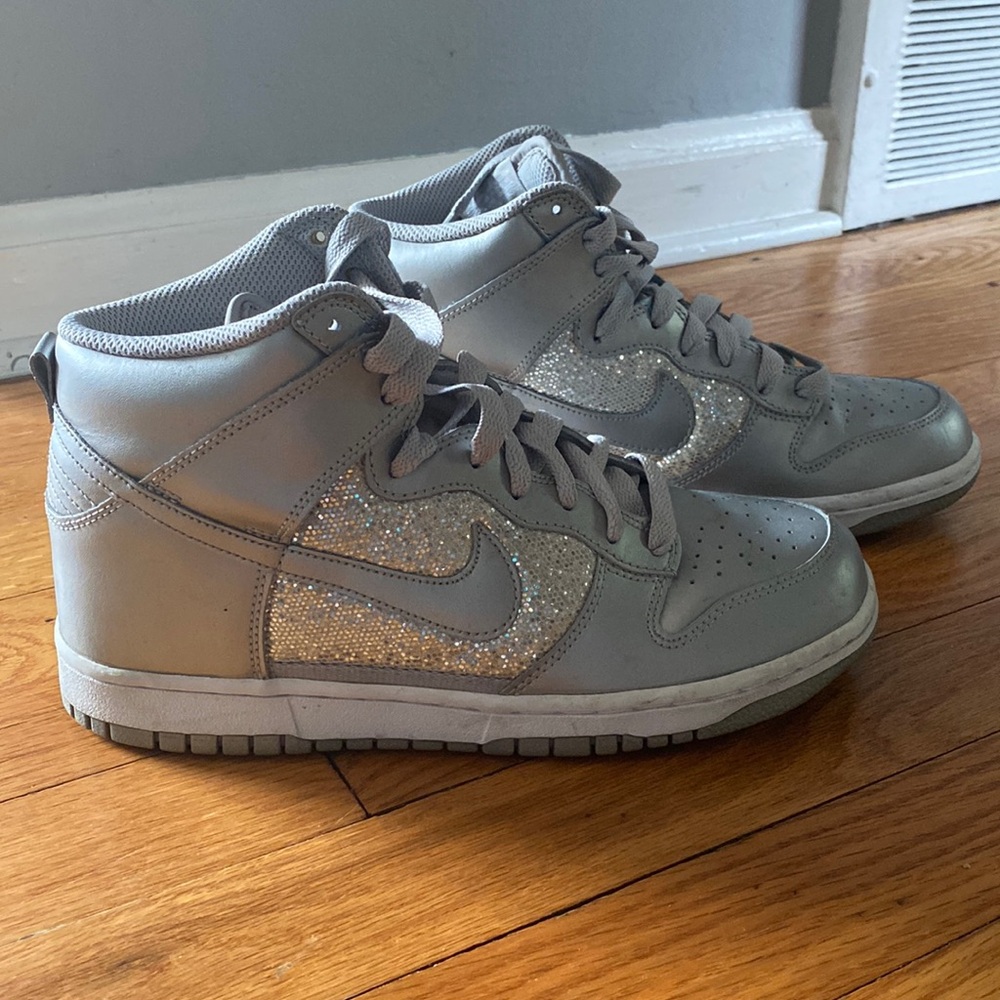Nike Women's Sneakers in Gray with Silver Accents
